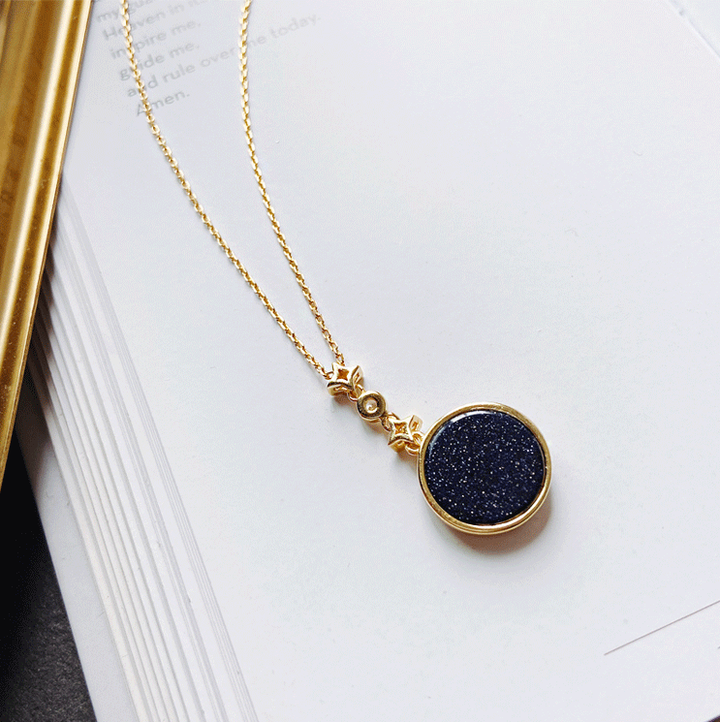 Damen-Halskette Blaustein vergoldet, Schmuck für Erfolg & Neuanfang. Eleganter Edelstein-Glücksbringer.