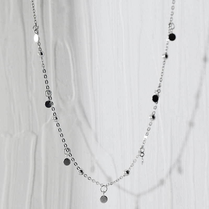 Zierliche Damenkette aus 925 Sterling Silber, Perlen- und Scheibenkette. Eleganter Modeschmuck.