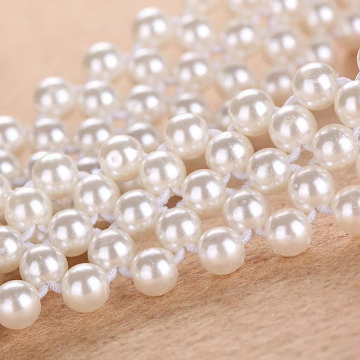 Detaillierter Damen Perlen Schmuckgürtel, ein glamouröses Accessoire für Kleider und formelle Anzüge.