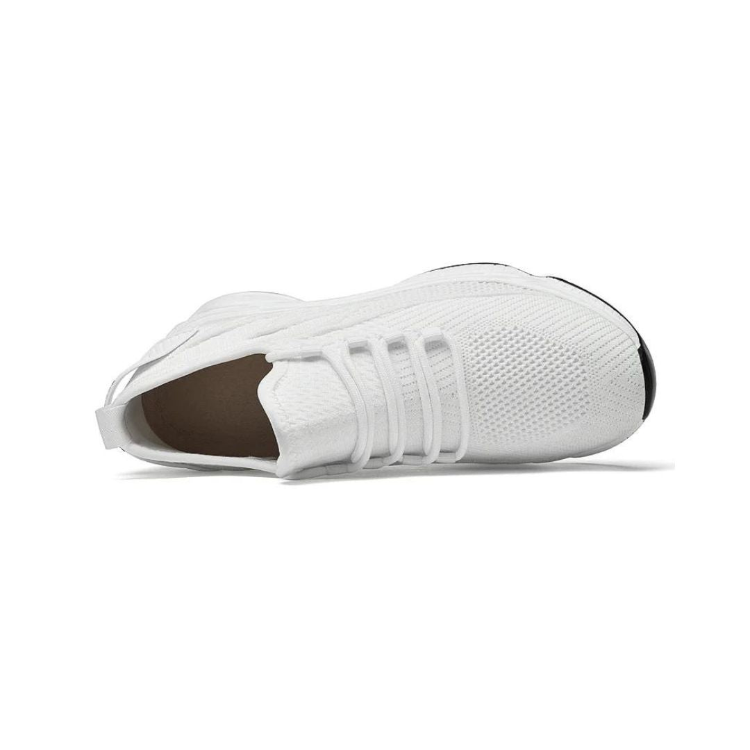 Vorderansicht der MaxLift Boost Sneaker für Herren, modernes Design, dezenter Höhengewinn.