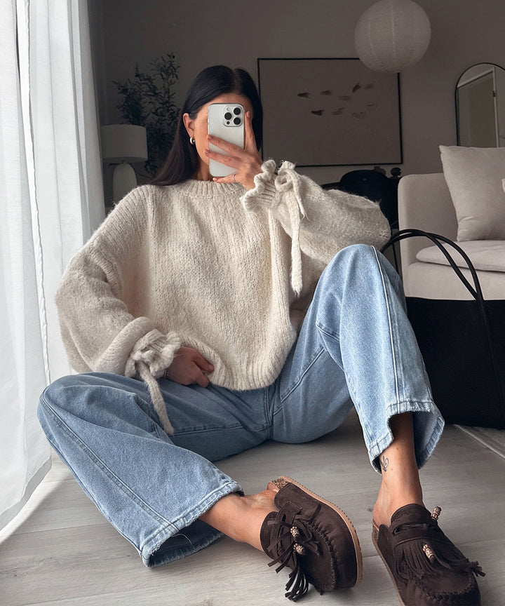 Stilvolle Damen Barrel Jeans, lockere Passform, blaue Stretch-Denim für moderne Looks.