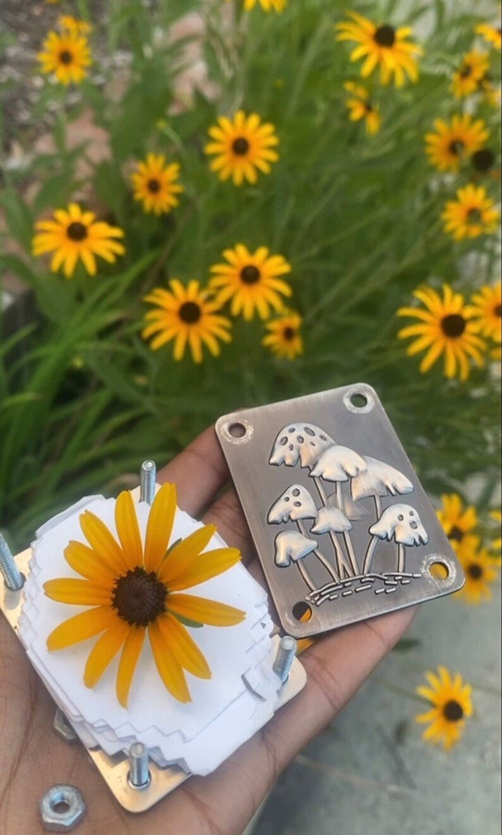 Das perfekte Geschenk: Kompakte Blumenpresse für Natur- & Bastelfans.