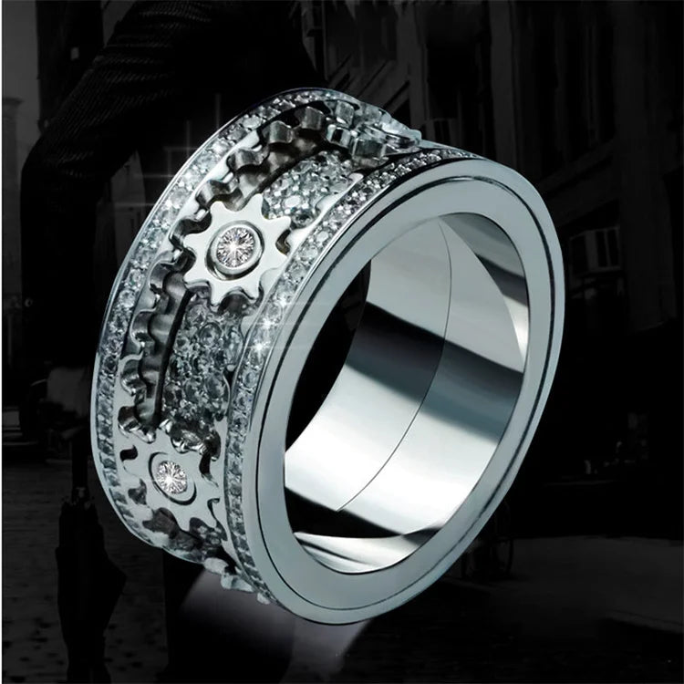 Silberner Damen Fidget Ring mit funkelnden Zirkonia-Kristallen und frei beweglichen Zahnrädern für Entspannung.