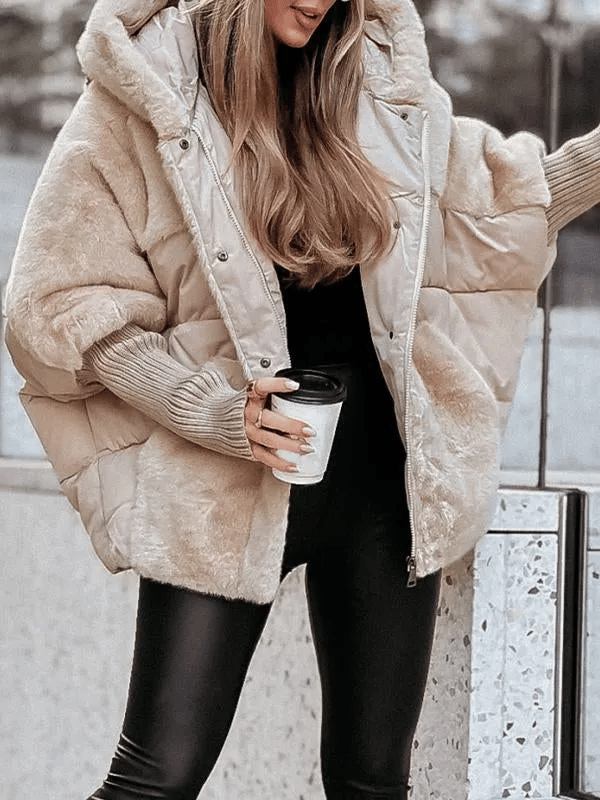 Robuste Damen Winterjacke, gefütterte Steppjacke mit Fell-Details für maximalen Komfort im Winter.