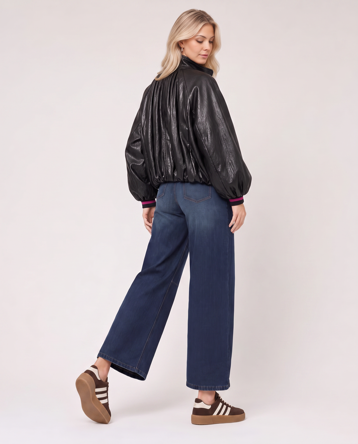 Bequeme Damenjacke, Oversized, mit modernem Stehkragen & Ballonärmeln. Eine vielseitige Freizeitjacke für den Alltag.