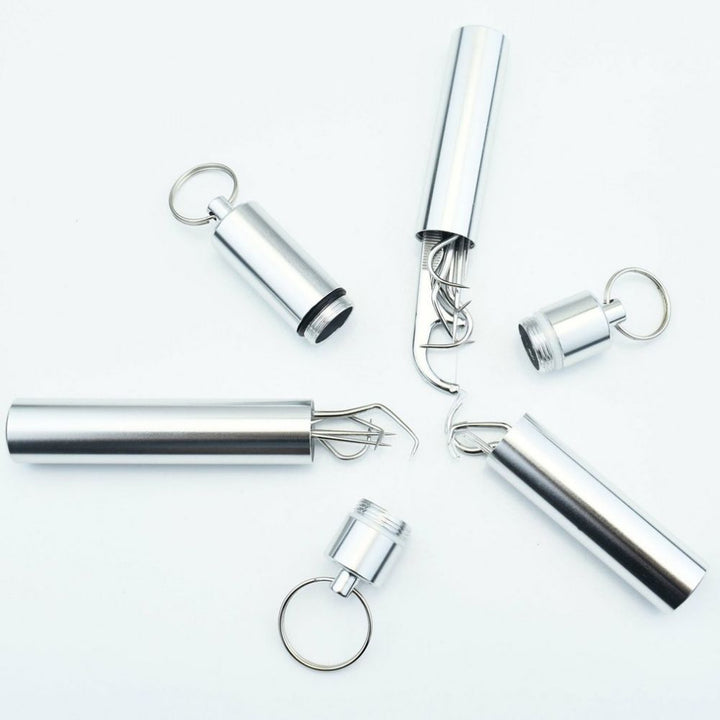 Sauberkeit für unterwegs: 7-teiliges Edelstahl Zahnstocher Set für effektive Zahnreinigung & frischen Atem.