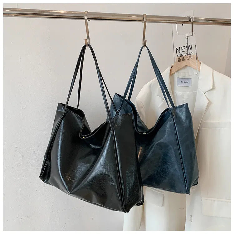Robuste und schicke Tragetasche für Damen, langlebiges Material und modernes Design für den Alltag.
