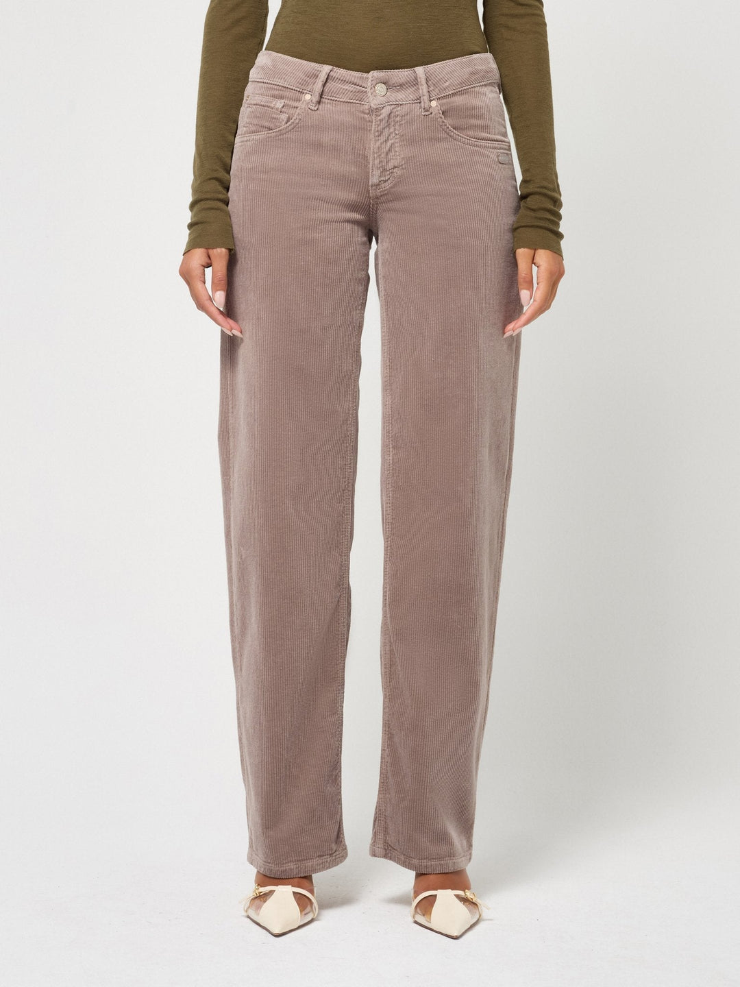 Alltagstaugliche Stretch Hose für Damen, lockere Passform, tiefer Bund.