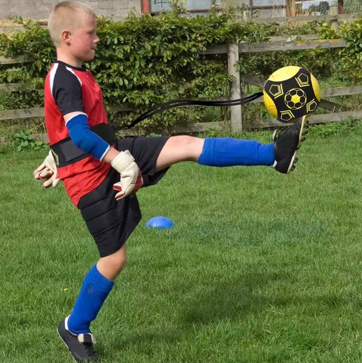 FootMaster, das innovative Fußballgerät zur Verbesserung der Ballkontrolle & Präzision im Heimtraining.