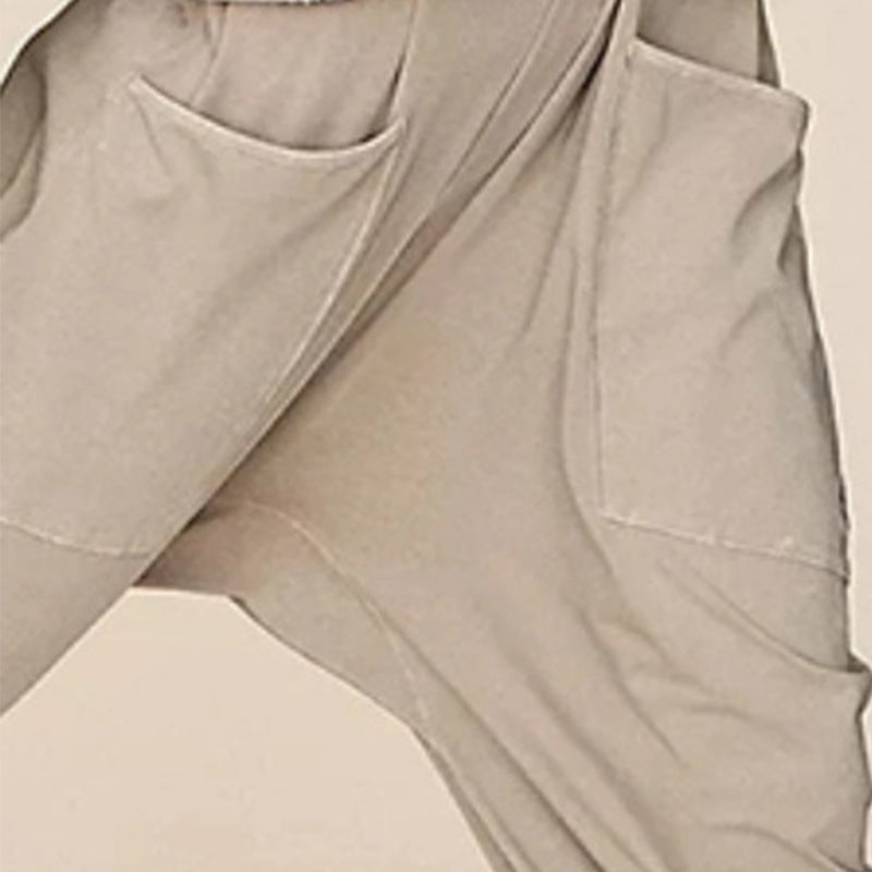 Moderner Damen Jumpsuit, locker geschnitten, V-Ausschnitt, bequem, mit praktischen Seitentaschen.