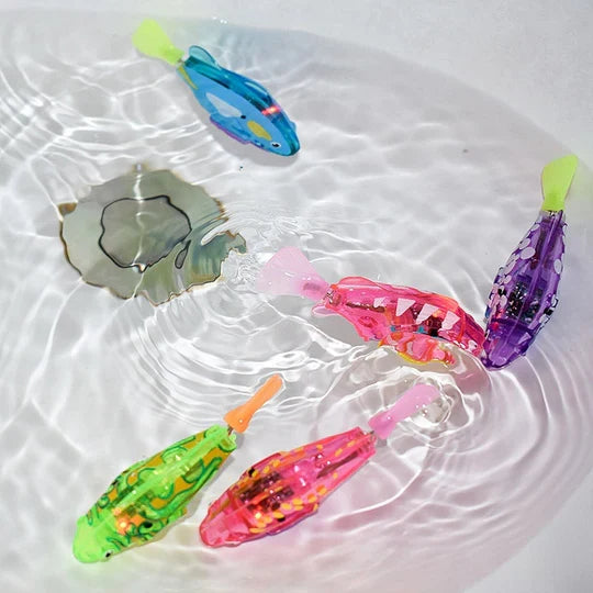 Aktives Badespielzeug für Katzen: Schwimmende Fische, ideal für interaktives Spielen im Wasser.