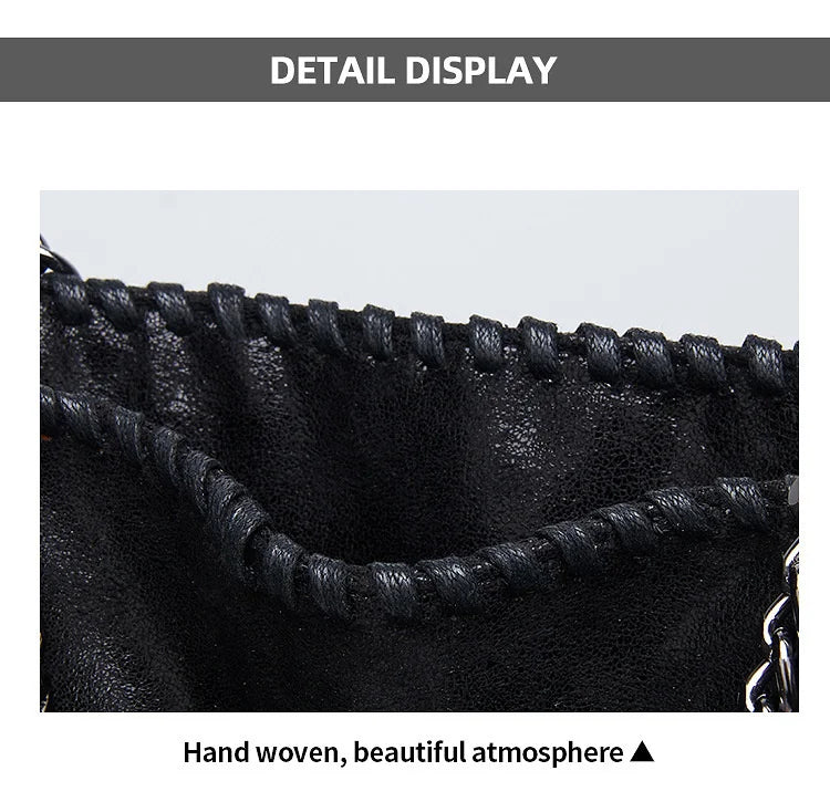 Luxuriöse Damen Kettentasche in Rosagrau, weiches Material, ideal für einen eleganten Look.
