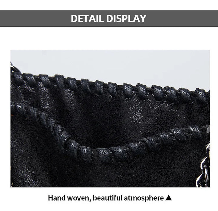Luxuriöse Damen Kettentasche in Rosagrau, weiches Material, ideal für einen eleganten Look.