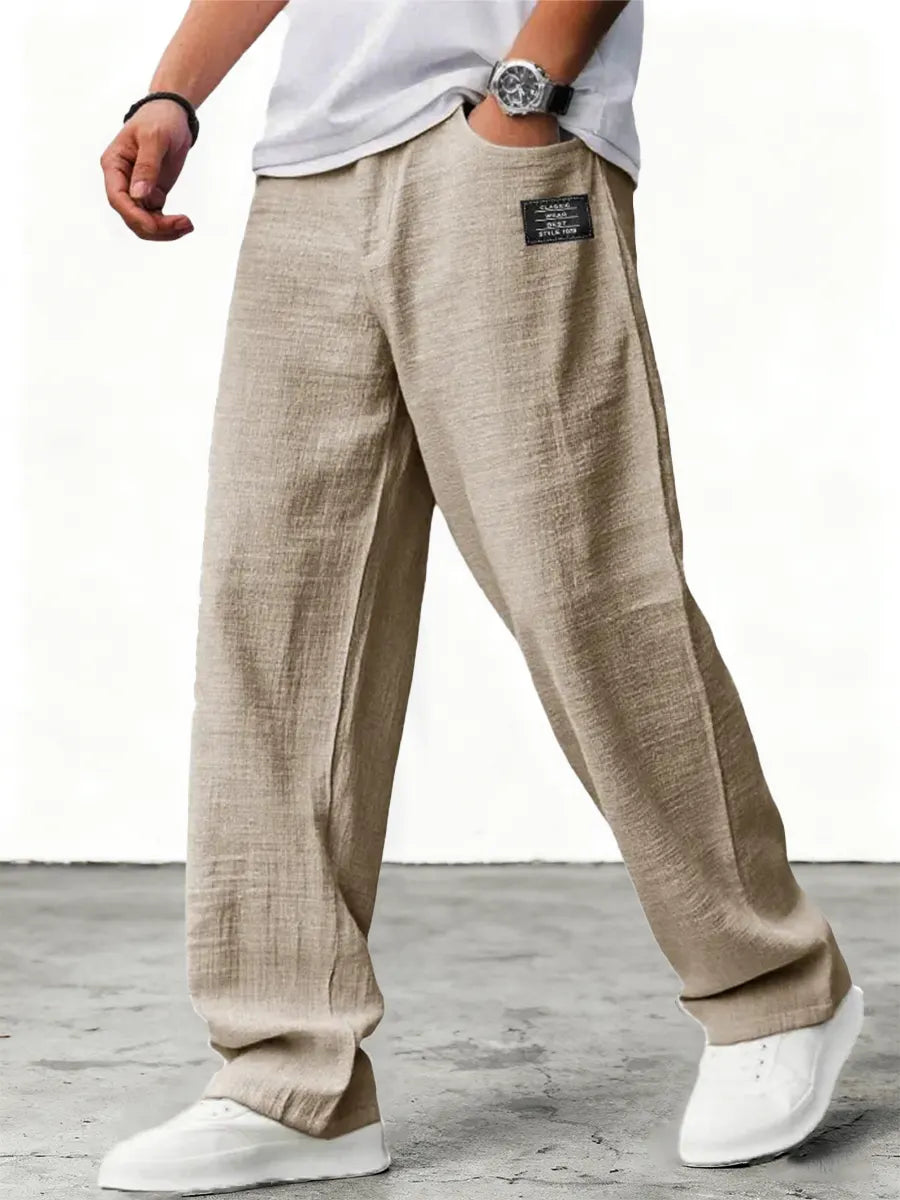 Leichte Sommerhose für Herren mit weitem Bein & Kordelzug. Praktische, bequeme Freizeithose mit geradem Schnitt für Männer.