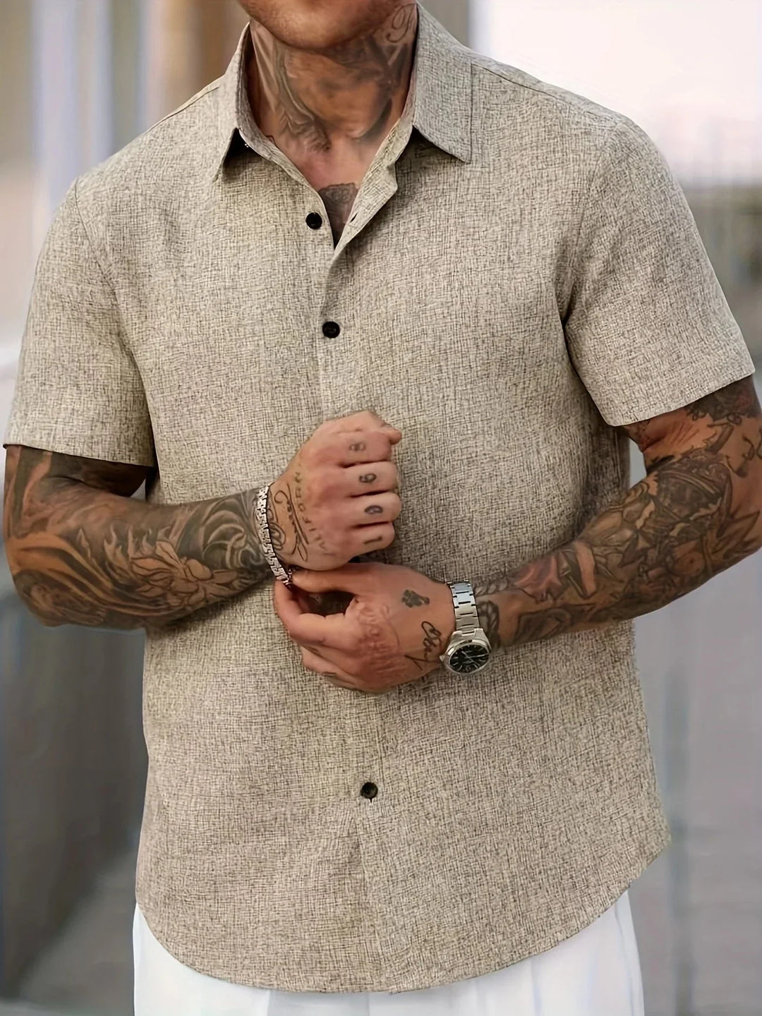 Bequemes Kurzarmhemd für Herren, vielseitig für Freizeit & Smart Casual.