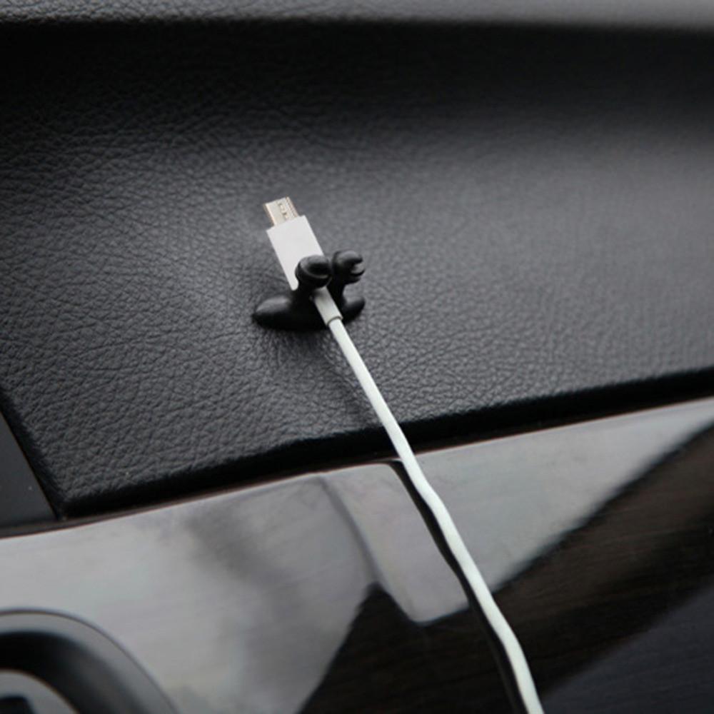 Set aus 8 Autokabel-Halterclips für effektives Kabelmanagement. Befestigt diverse Kabel im Auto für mehr Ordnung.