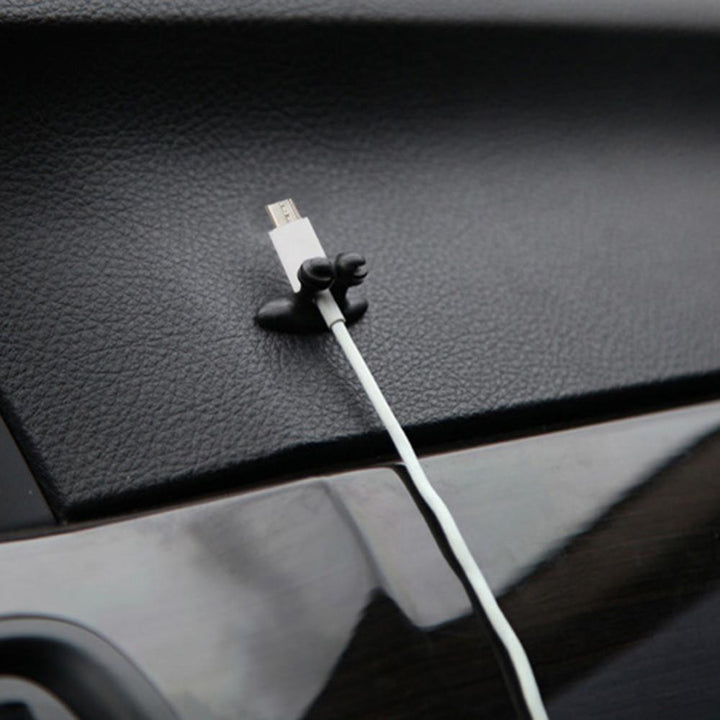 Set aus 8 Autokabel-Halterclips für effektives Kabelmanagement. Befestigt diverse Kabel im Auto für mehr Ordnung.
