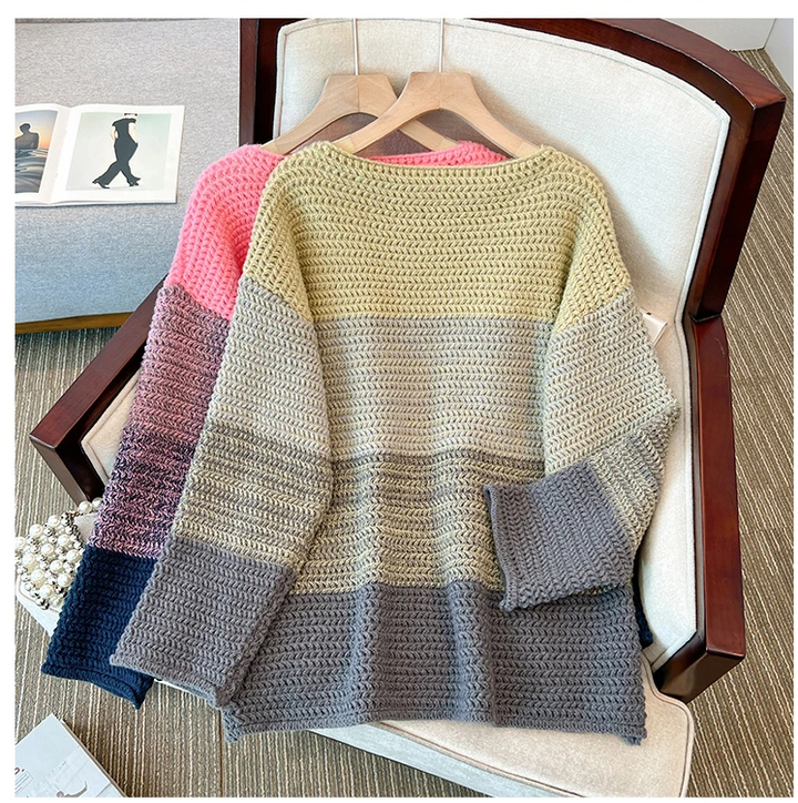 Damen Kuschelpullover Übergröße, Farb-Patchwork. Bequemer Loose Fit Herbstpullover für Frauenmode.