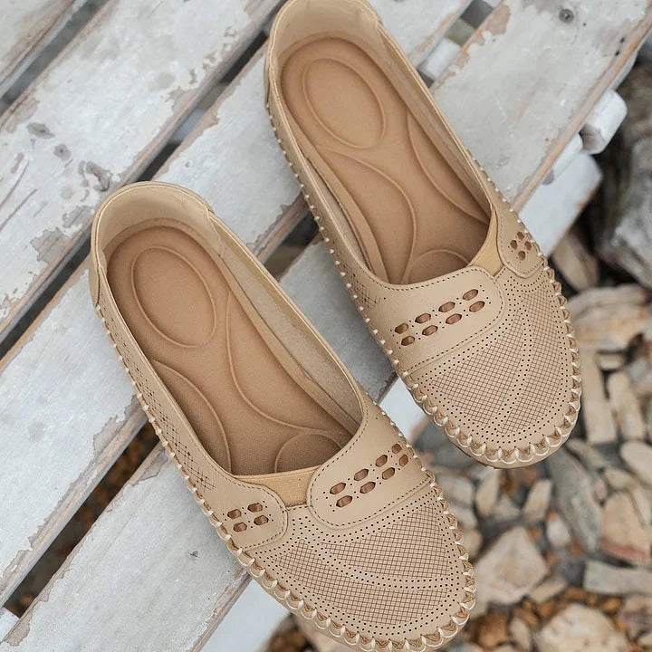 Einfach anzuziehende Slip-On Damen Slipper, atmungsaktiv & bequem für schnelle Alltagsmomente.