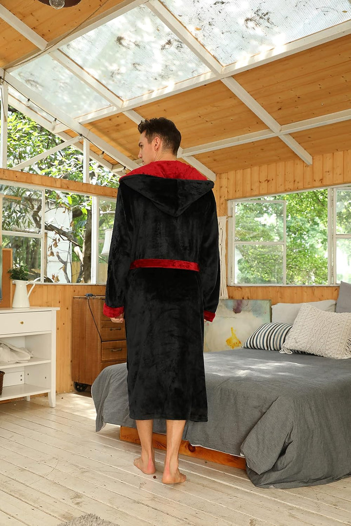 Kuscheliger Herren Winterbademantel, eine Wohltat an kalten Tagen.