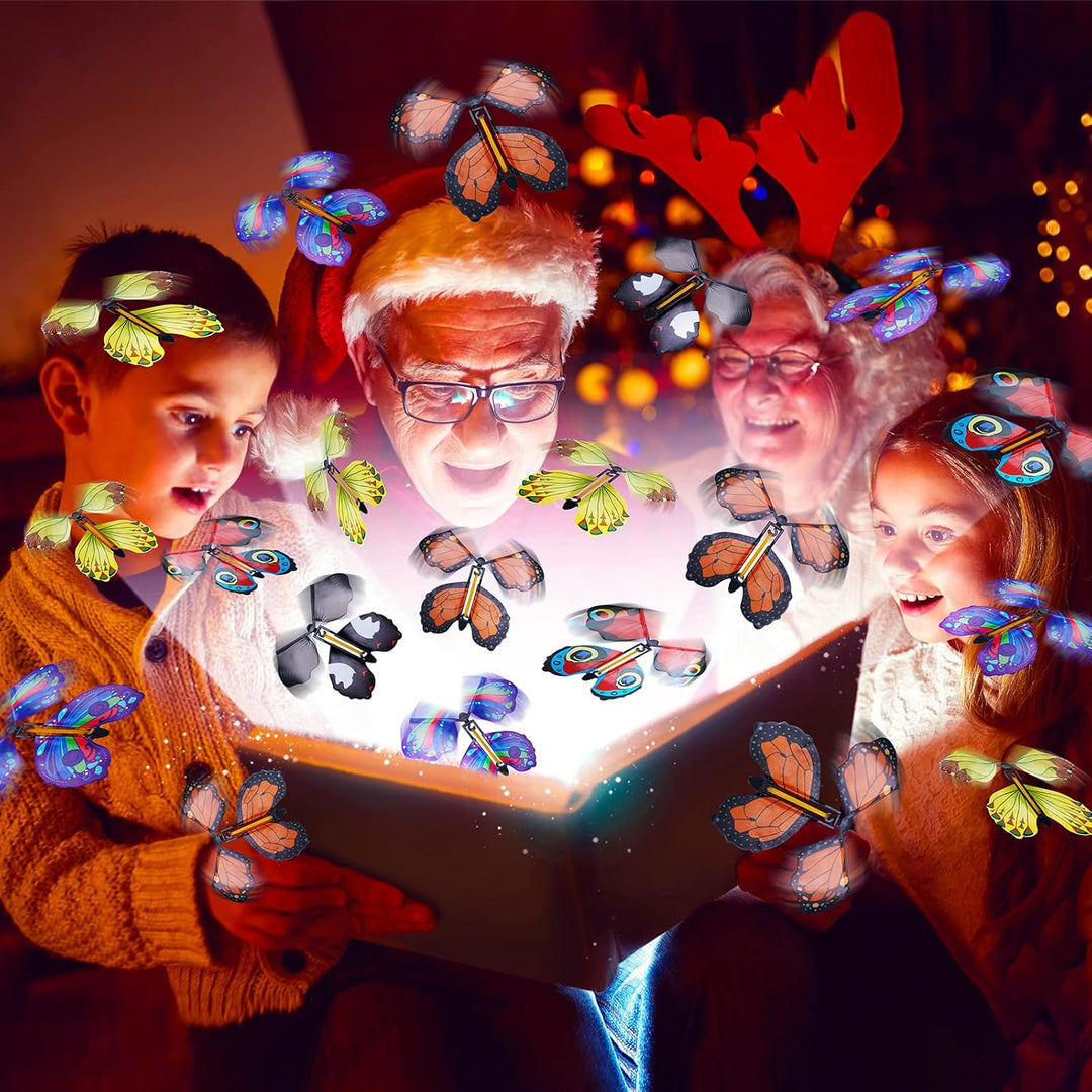 Ein fliegender Schmetterling springt aus einer Geschenkkarte, sorgt für magische Überraschung & Freude bei Geburtstag & Hochzeit.