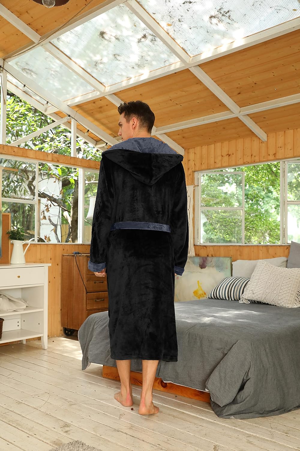 Eleganter Herren Morgenmantel für kalte Tage, bietet pure Entspannung.
