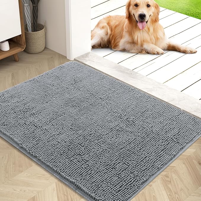 Nahaufnahme einer robusten Hundematte mit hoher Feuchtigkeitsaufnahme, perfekt für saubere Pfoten und Böden.