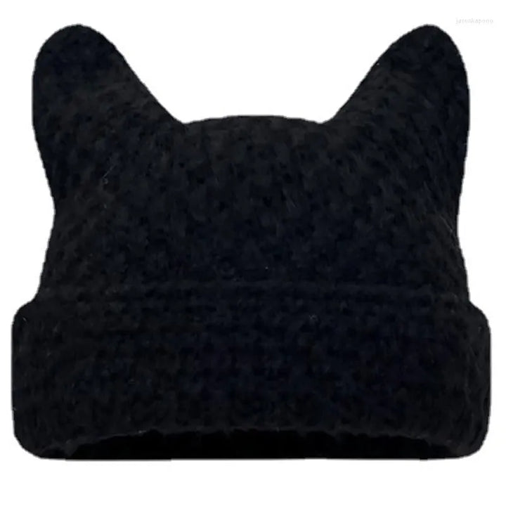 Trendige Damen Wintermütze mit niedlichen Katzenohren. Warme Strickmütze für Damen, stylische Beanie für kühle Tage.