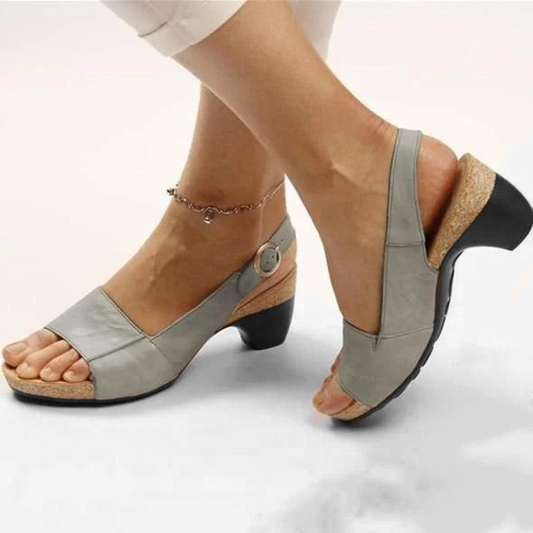 Vielseitige Damen Sandalen mit stabilem dickem Absatz, super bequem für den ganzen Tag im Sommer.
