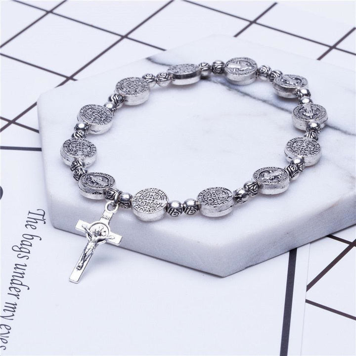Zeitloses Metall-Kreuzarmband, unisex, gold- und silberfarben, als Zeichen des Glaubens und schönes Geschenk.