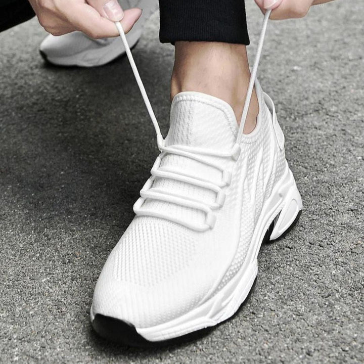 Herrenmode: Graue MaxLift Boost Sneaker, höhenerhöhend, für einen selbstbewussten Auftritt.