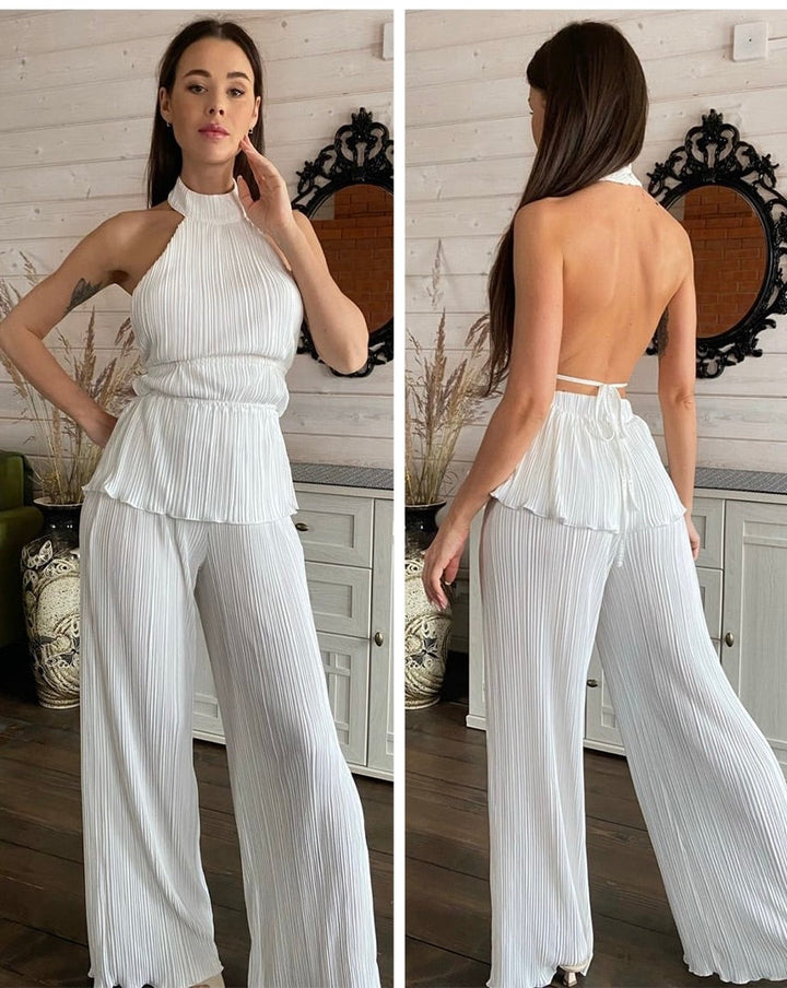 Zweiteiliges Damen Outfit: bequemes Neckholder-Top und weite Hose. Elegantes Lounge-Set für den Sommer.