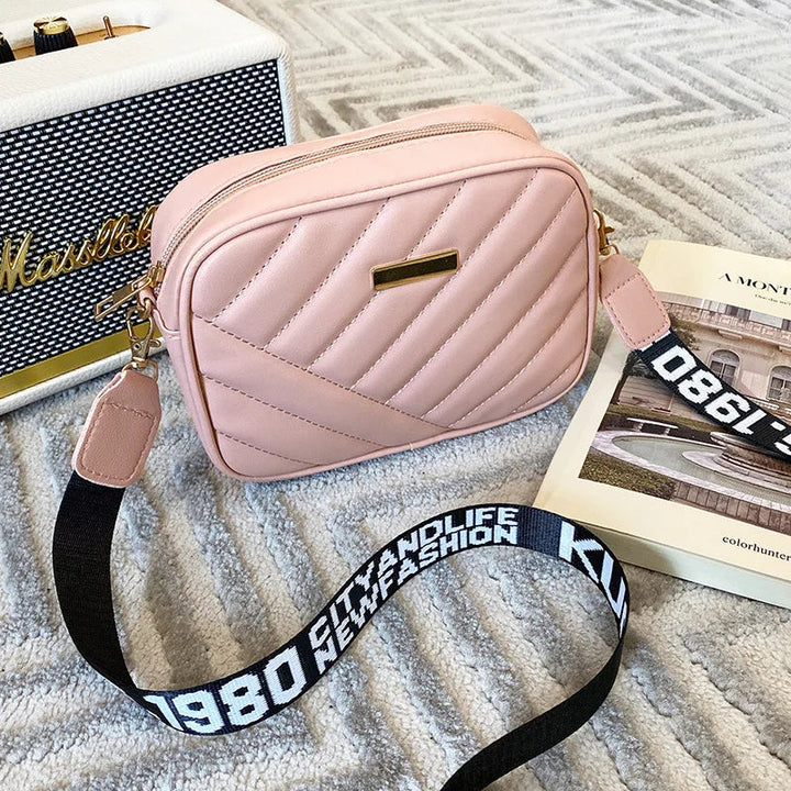 Vielseitige Damen Umhängetasche. Kleine Zip 'n Go Schultertasche mit Reißverschluss als Mode Accessoire für alle Jahreszeiten.