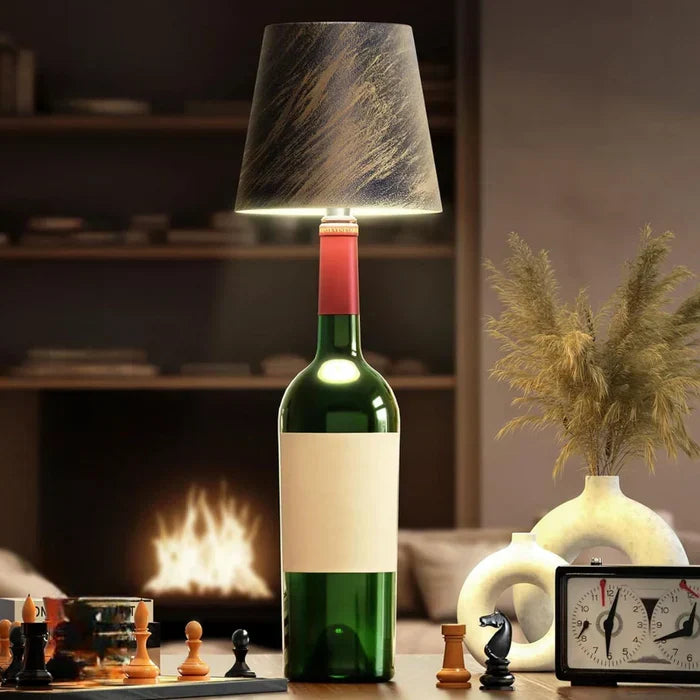 Design-Tischleuchte, tragbar und dimmbar, mit LED-Technologie für individuelles Lichtambiente.
