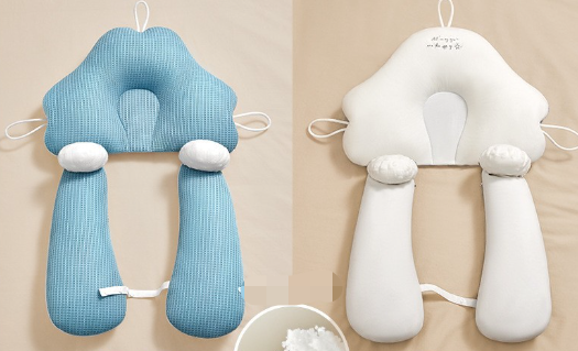 Ergonomisches Babykissen, atmungsaktiv & weich, unterstützt den Babykopf beim Einschlafen.