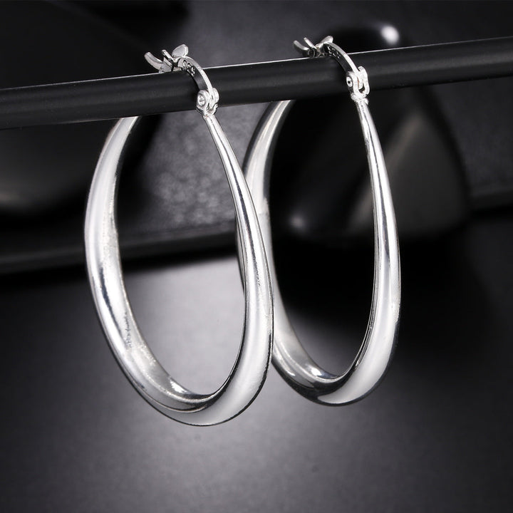 Moderne glatte 925er Silber Creolen, perfekte Kreis Ohrringe für stilvollen Damenschmuck.
