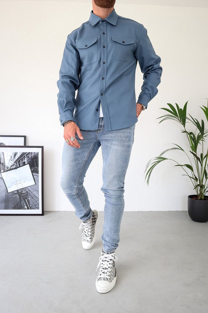 Herren Hemdjacke, Slim Fit Passform, mit Knöpfen und zwei Brusttaschen, in Dunkelblau.