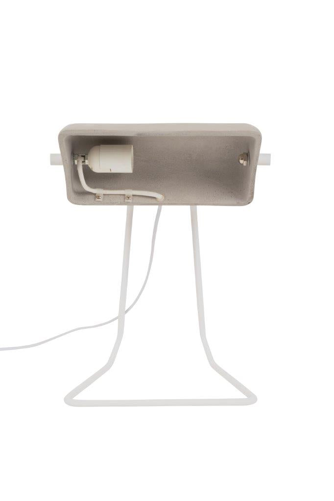 Detailaufnahme der hochwertigen Beton-Metall-Schreibtischlampe. Zeitloses Design mit E27 Fassung.