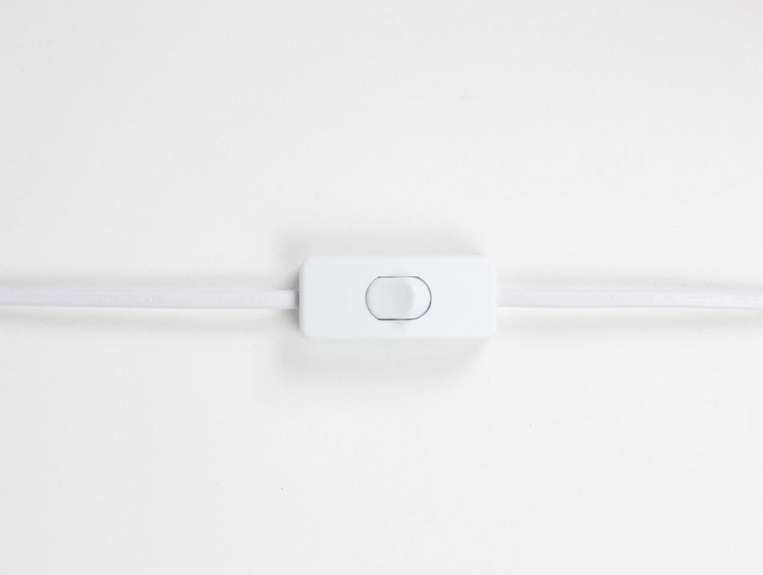 Stilvolle E27 Schreibtischlampe mit Betonschirm und Metallgestell. Ideal als moderne Leselampe.