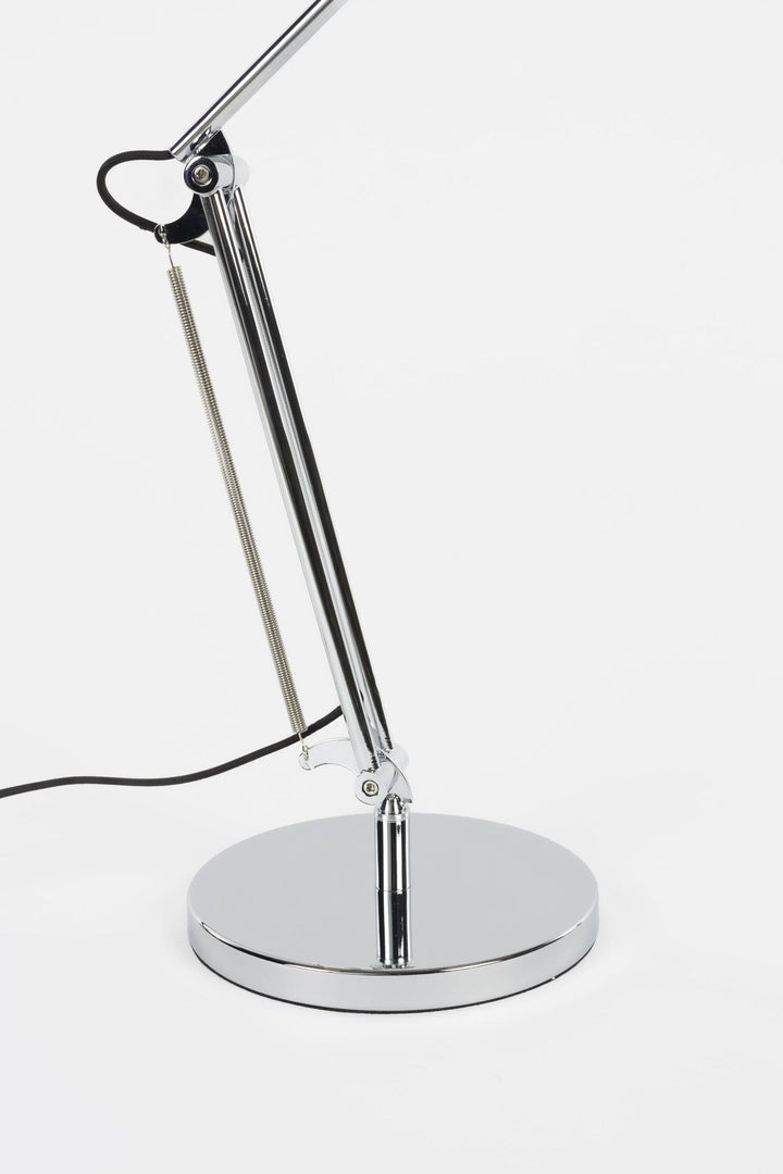 Flexible Schreibtischlampe aus glänzendem Chrom, ergonomisch verstellbar für jeden Arbeitsbereich.