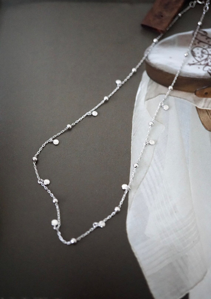 Feine Damenkette 925 Sterling Silber, zierlich mit Perlen und runden Scheiben. Modisches Accessoire.