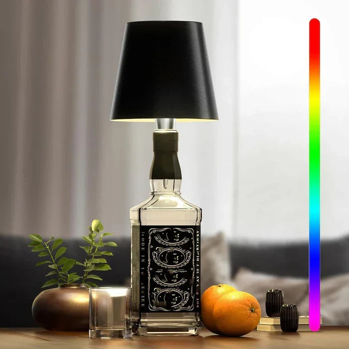 Kabellose LED Tischlampe mit langer Akkulaufzeit, perfekt für den Esstisch oder als Nachtlicht.