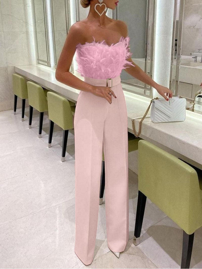 Stilvoller Damen Jumpsuit als Party Outfit, bequemer Einteiler mit schickem Rohrentop-Ausschnitt.