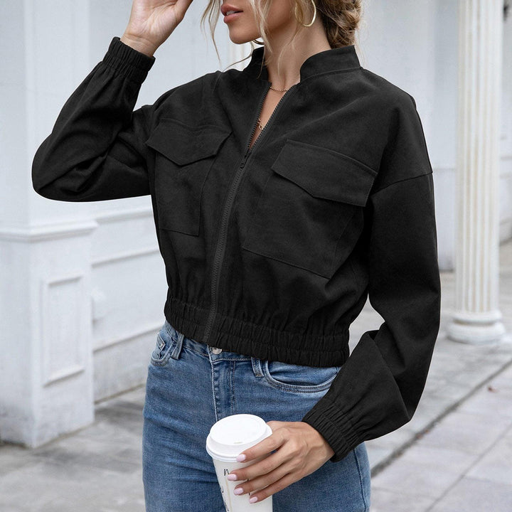 City-taugliche Damenjacke: Eleganter Look für urbanes Styling. Bequeme Übergangsjacke für den Alltag.
