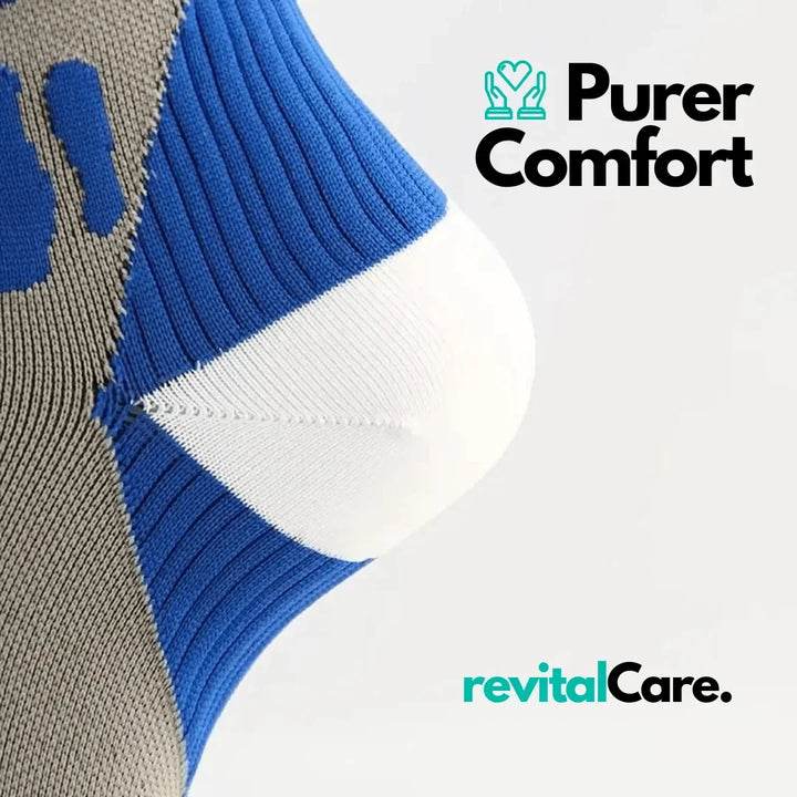 Weiße Unisex Kompressionssocken ActiveSupport, auf einem Bein getragen, zur Schwellungsreduktion.