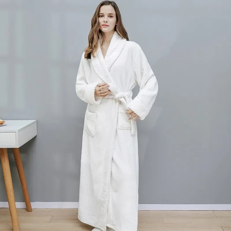 Luxuriöser Damen Bademantel, das perfekte Geschenk für puren Komfort und entspannte Morgenstunden.