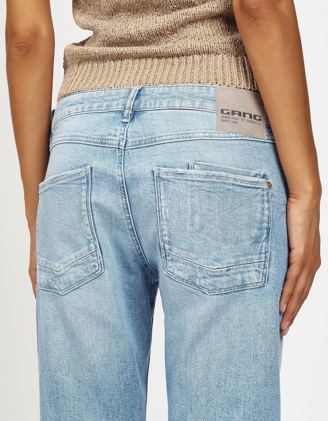Komfortable Damen Boyfriend Jeans mit angesagtem Destroyed Look, Mid-Waist & Cropped Beinen. Trendige Sommer Jeans.