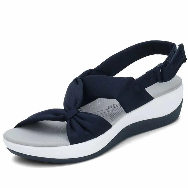 Moderne Damensandalen für den Alltag, bieten Komfort und Unterstützung des Fußgewölbes.
