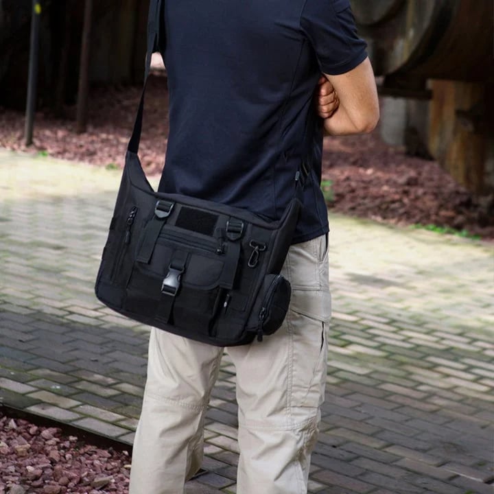 Stilvolle Herren Crossbody Bag, Schwarz, mit integriertem Organizer für Laptop & Zubehör.