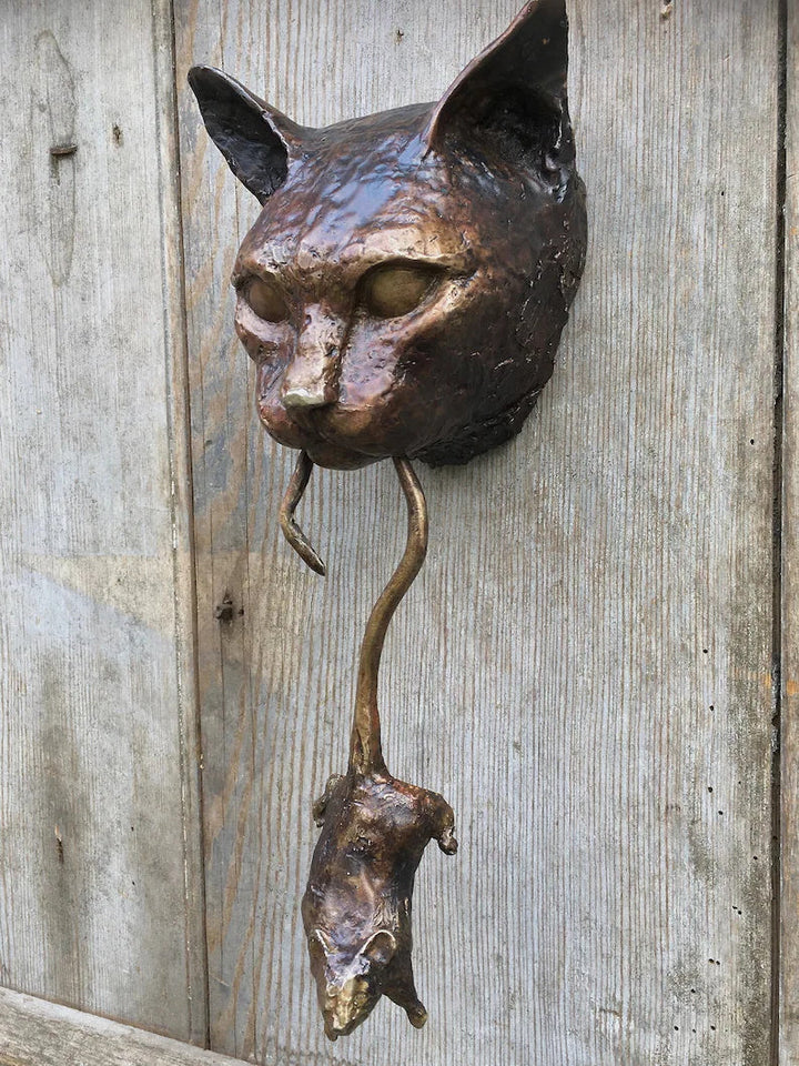 Einzigartiger, handgefertigter Bronze Türklopfer mit Katzenmotiv als Wandskulptur.